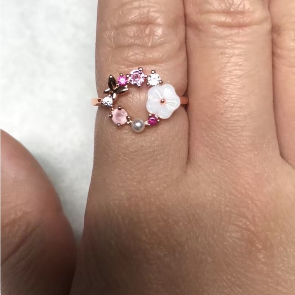 New Women’s Yellow Gold Plated Exquisite Flower Cute Butterfly Ring - Picture 2 of 2